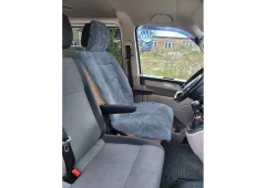 Exkluzivní sedák do auta z ovčí kožešiny šedý