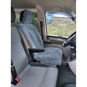 Exkluzivní sedák do auta z ovčí kožešiny